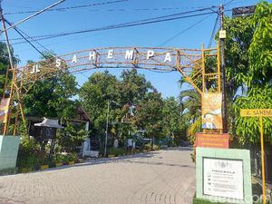 Doa Bersama Digelar di Rumah Komandan KRI Nanggala-402 di Surabaya Doa Bersama Digelar di Rumah Komandan KRI Nanggala-402 di Surabaya