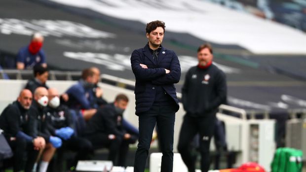 LONDON, ENGLAND - APRIL 21: Ryan Mason, Interim Manager of Tottenham Hotspur looks on during the Premier League match between Tottenham Hotspur and Southampton at Tottenham Hotspur Stadium on April 21, 2021 in London, England. Sporting stadiums around the UK remain under strict restrictions due to the Coronavirus Pandemic as Government social distancing laws prohibit fans inside venues resulting in games being played behind closed doors. (Photo by Clive Rose/Getty Images)