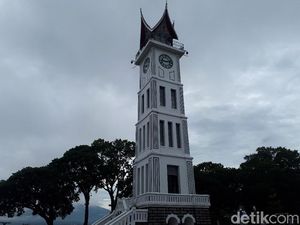 Sandiaga Ingin Ada Virtual Reality di Jam Gadang Sandiaga Ingin Ada Virtual Reality di Jam Gadang
