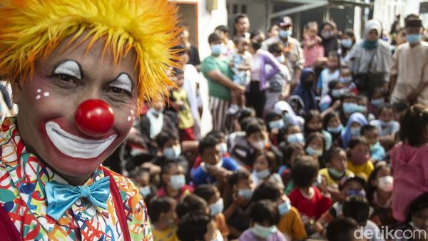Semringah Pascakebakaran Bersama Badut Lucu