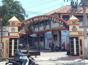 Teman-teman SMA Jozeph Paul Zhang Berang: Segera Serahkan Diri!