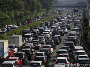 Masih Pademi, Jalan Tol Jakarta-Bogor Sudah Macet Lagi