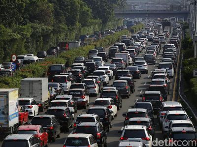 Masih Pademi, Jalan Tol Jakarta-Bogor Sudah Macet Lagi