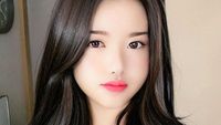 8 Foto Wanita Cantik yang Ternyata Adalah Pria Berusia 53 Tahun