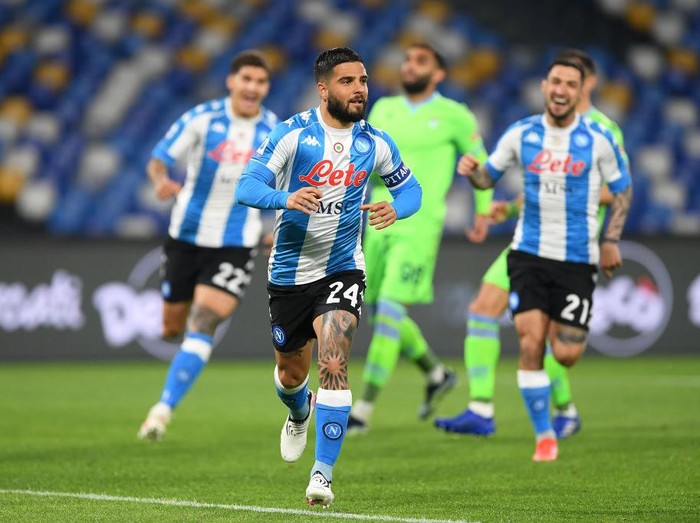 NAPLES, ITALY - APRIL 22: Lorenzo Insigne of SSC Napoli celebrates after scoring their sides first goal from the penalty spot during the Serie A match between SSC Napoli  and SS Lazio at Stadio Diego Armando Maradona on April 22, 2021 in Naples, Italy. Sporting stadiums around Italy remain under strict restrictions due to the Coronavirus Pandemic as Government social distancing laws prohibit fans inside venues resulting in games being played behind closed doors. (Photo by Francesco Pecoraro/Getty Images)