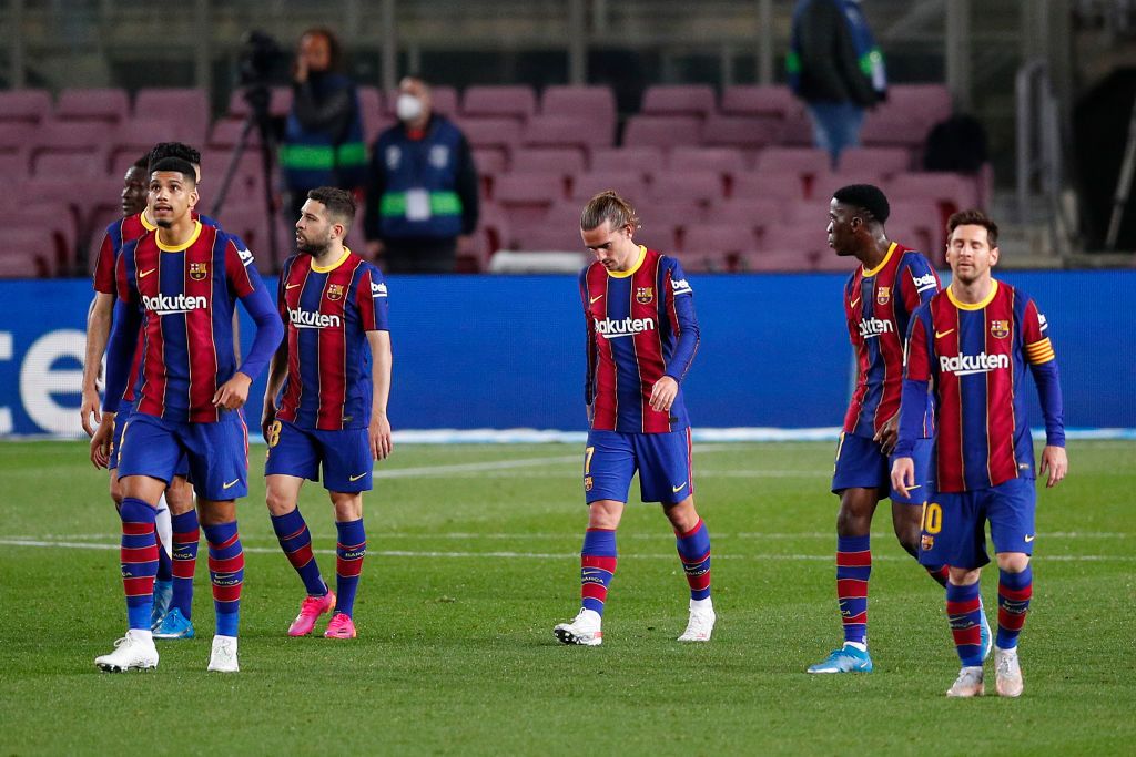 BARCELONA, SPAIN - APRIL 22: Antoine Griezmann of FC Barcelona (C) celebrates with teammates after scoring their team's fifth goal during the La Liga Santander match between FC Barcelona and Getafe CF at Camp Nou on April 22, 2021 in Barcelona, Spain. Sporting stadiums around Spain remain under strict restrictions due to the Coronavirus Pandemic as Government social distancing laws prohibit fans inside venues resulting in games being played behind closed doors.  (Photo by Eric Alonso/Getty Images)