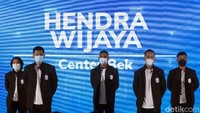  Sementara posisi belakang diisi oleh Makarius F Surian, Habel Boaz, M. Nico Fadhillah, Basroh Alamsyah, Andri Batistusta, Hendra Wijaya, M. Ikhsan, Kurniawan Karma dengan kiper adalah Yonga Tri septia dan Sandi Firmansyah.