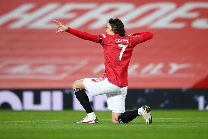 MANCHESTER, ENGLAND - FEBRUARY 06:  Edinson Cavani of Manchester United celebrates after scoring their teams first goal during the Premier League match between Manchester United and Everton at Old Trafford on February 06, 2021 in Manchester, England. Sporting stadiums around the UK remain under strict restrictions due to the Coronavirus Pandemic as Government social distancing laws prohibit fans inside venues resulting in games being played behind closed doors. (Photo by Alex Pantling/Getty Images)