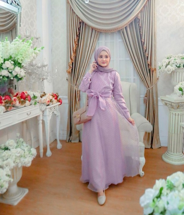 Gaya Awet Muda Linda Kayhz Meskipun Sudah Memiliki Empat Anak