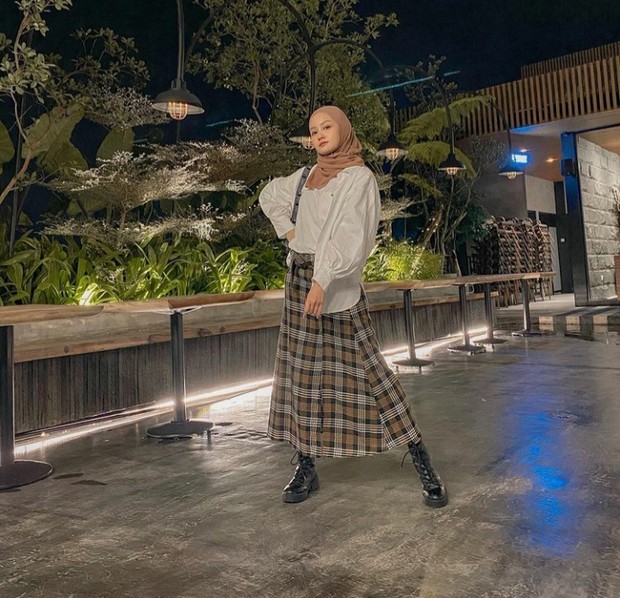 Gaya Awet Muda Linda Kayhz Meskipun Sudah Memiliki Empat Anak