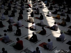 MUI: Warga di Zona Merah Baiknya Jumatan Diganti Salat Zuhur di Rumah