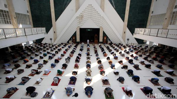 Potret Penerapan Prokes Ketat di Masjid Hasyim Asyari