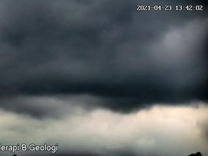 Gunung Merapi Kembali Muntahkan Awan Panas, Kali Ini Capai 1,9 Km