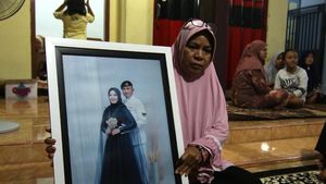 Keluarga Awak KRI Nanggala Menanti Berita