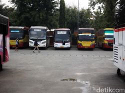 Keluhan Sopir Bus Terminal Kalideres: Travel Gelap-Syarat Penumpang Ketat
