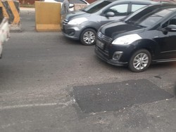 Lubang di Jl KH Noer Ali Dekat Grand Kota Bintang Bekasi Ditambal Aspal