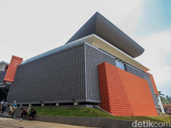 Masjid Unpam Ini Ramah Lingkungan dan Sejuk Meski Tanpa AC