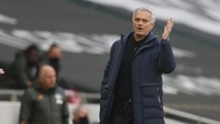 Sebelum Postecoglou, ada manajer-manajer lain yang bernasib serupa. Jose Mourinho juga diberhentikan Tottenham setelah mengantar Son Heung-min dkk ke final Carabao Cup 2020/2021. Foto: AP/Matthew Childs