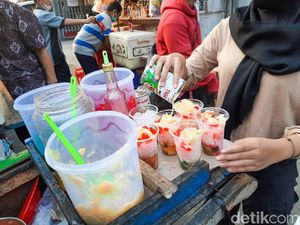 Jajan Rp 20 Ribu di Pasar Takjil Benhil, Dapat Apa Saja Ya? Jajan Rp 20 Ribu di Pasar Takjil Benhil, Dapat Apa Saja Ya?