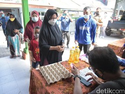 Warga Surabaya Bisa Beli Sembako Murah Saat Ada Operasi Pasar