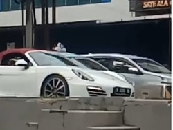 Ini Tampang Pengemudi Porsche Penerobos Busway di Gandaria Jaksel
