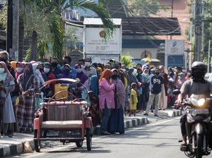 Potret Antrean Permohonan BLT UMKM di Sidoarjo
