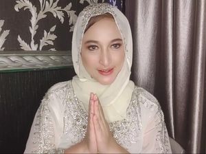 Penyanyi Rinada Kenang Pertemuan dengan Deddy Dores Penyanyi Rinada Kenang Pertemuan dengan Deddy Dores