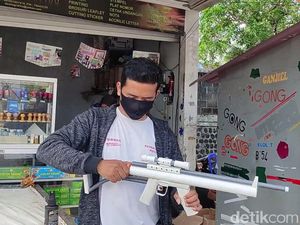 Inovasi Pemuda Pacitan Bikin Senapan Mainan Pakai Etanol