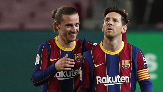 Soccer Football - La Liga Santander - FC Barcelona v Getafe - Camp Nou, Barcelona, Spain - April 22, 2021 Barcelona's Antoine Griezmann celebrates scoring their fifth goal with Lionel Messi REUTERS/Albert Gea