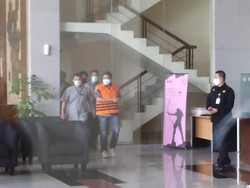 Penyidik KPK Tersangka Kasus Suap Irit Bicara Usai Diperiksa