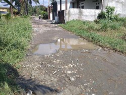 Belum Diperbaiki, Kerusakan Jl Harmonika-Jl Bunga Ester Medan Kian Parah