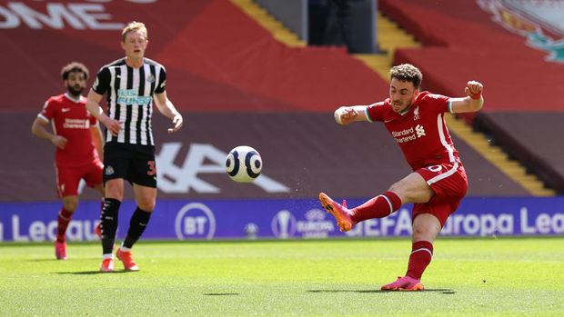 LIVERPOOL, ENGLAND - APRIL 24: Diogo Jota of Liverpool shoots during the Premier League match between Liverpool and Newcastle United at Anfield on April 24, 2021 in Liverpool, England. Sporting stadiums around the UK remain under strict restrictions due to the Coronavirus Pandemic as Government social distancing laws prohibit fans inside venues resulting in games being played behind closed doors.  (Photo by David Klein - Pool/Getty Images)
