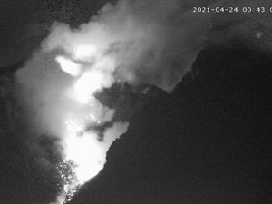 Gunung Merapi Luncurkan 6 Kali Awan Panas dalam 12 Jam