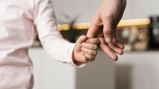Kamu mungkin berpikir bahwa kamu dapat membantu anak-anak dengan membiarkan mereka melakukan apa pun yang mereka inginkan. Sayangnya, kebanyakan anak yang lebih kecil merasa sangat sulit untuk hidup tanpa batasan apa pun.