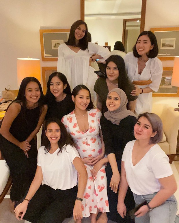 Niken Anjani/instagram.com/nikenanjanii Niken Anjani berkumpul bersama para sahabat/instagram.com/nikenanjanii
