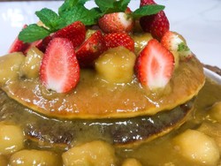 Masak Masak : Pancake Saus Karamel Pisang yang Legit Buat Takjil