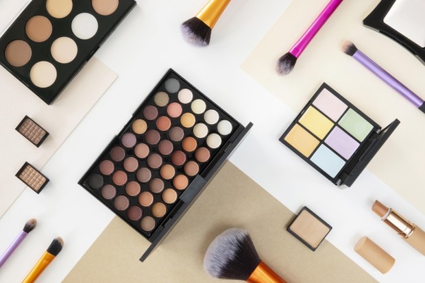 Peralatan makeup/Freepik Peralatan makeup.