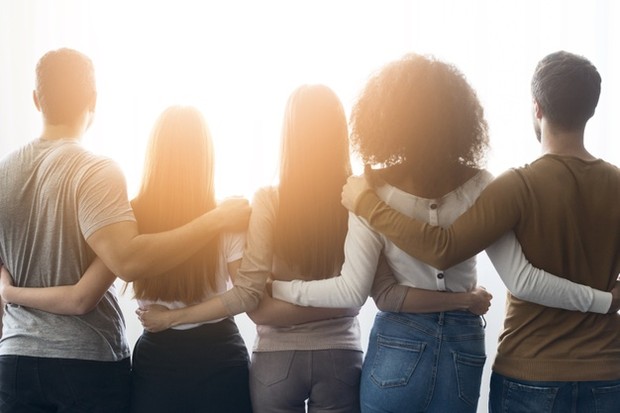 Kamu mungkin menyadari bahwa pertemanan yang kamu miliki berubah dari tahun ke tahun. Sahabat terbaik yang kamu miliki tahun lalu mungkin sudah tidak ada di lingkaran dalam pertemananmu lagi.