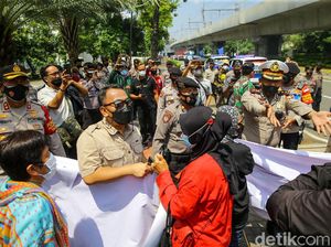 Polisi Bubarkan Aksi Dukungan Myanmar Jelang KTT ASEAN