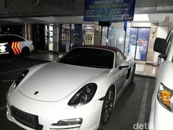 Tertangkapnya Pengemudi Porsche Penerobos Busway