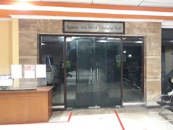 Pengemudi Porsche Putih Penerobos Busway Diperiksa 3 Jam oleh Polisi