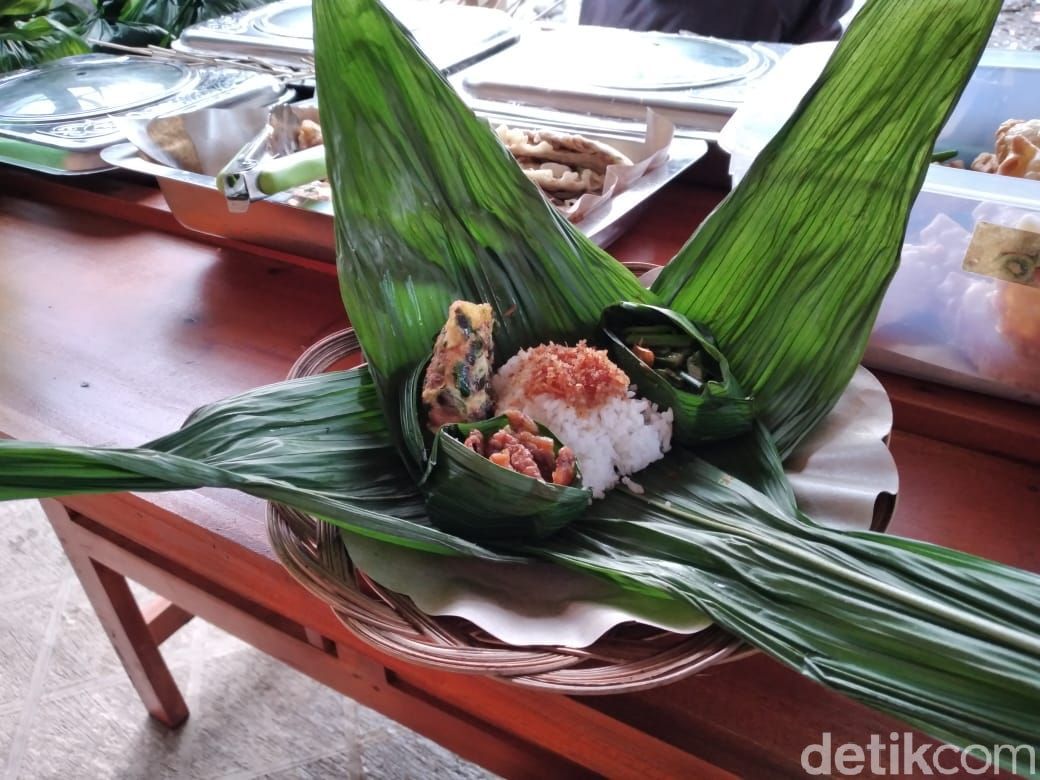 Sekul Nyangku, Nasi Bungkus Daun Nyangku yang Harum Aromanya