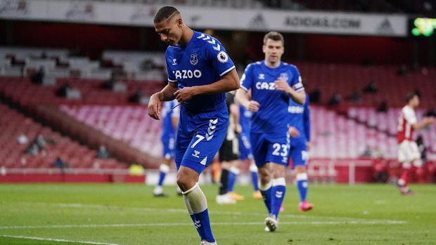 Soccer Football - Premier League - Arsenal v Everton - Emirates Stadium, London, Britain - April 23, 2021 Everton's Richarlison celebrates scoring their first goal Pool via REUTERS/John Walton EDITORIAL USE ONLY. No use with unauthorized audio, video, data, fixture lists, club/league logos or 'live' services. Online in-match use limited to 75 images, no video emulation. No use in betting, games or single club /league/player publications.  Please contact your account representative for further details.