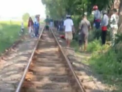 Pria Asal Sidoarjo Tewas Tertabrak Kereta Saat Ngopi Sambil Telepon di Rel