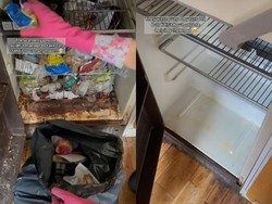 Aksi Mulia Wanita yang Bersihkan Dapur Milik Kakek Nenek 80 Tahun