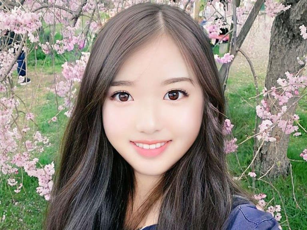 Cantiknya Bikin Terpana, Sayang... Aslinya Pria Paruh Baya Cantiknya Bikin Terpana, Sayang... Aslinya Pria Paruh Baya