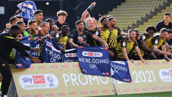 WATFORD, ENGLAND - APRIL 24: Players of Watford celebrate at the final whistle as they are Promoted to the Premier League following the Sky Bet Championship match between Watford and Millwall at Vicarage Road on April 24, 2021 in Watford, England. Sporting stadiums around the UK remain under strict restrictions due to the Coronavirus Pandemic as Government social distancing laws prohibit fans inside venues resulting in games being played behind closed doors.  (Photo by Richard Heathcote/Getty Images)