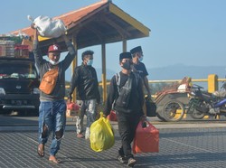 Ssstt... Angkutan Gelap Mulai Gerilya Jelang Masa Larangan Mudik