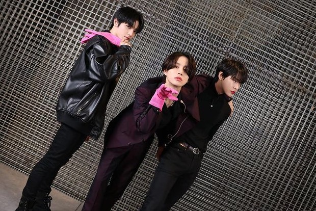 Doyong (kanan pojok) bersama Taeyong dan Jungwoo (dua dari kiri) dalam tayangan program Neo Model/Sumber/Instagram/nct127. Doyong (kanan pojok) bersama Taeyong dan Jungwoo (dua dari kiri) dalam tayangan program Neo Model.