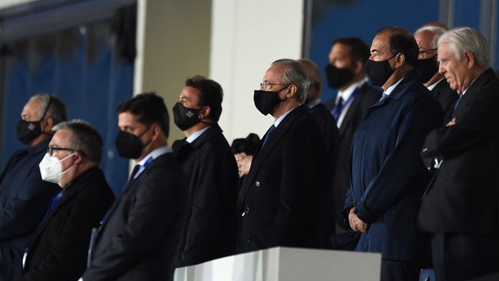 MADRID, SPAIN - APRIL 24: Florentino Perez, President of Real Madrid is seen in the stands wearing a facemask during the La Liga Santander match between Real Madrid and Real Betis at Estadio Santiago Bernabeu on April 24, 2021 in Madrid, Spain. Sporting stadiums around Spain remain under strict restrictions due to the Coronavirus Pandemic as Government social distancing laws prohibit fans inside venues resulting in games being played behind closed doors. (Photo by Denis Doyle/Getty Images)